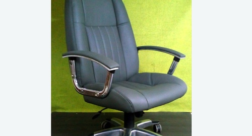 Перетяжка офисного кресла кожей. Оленегорск